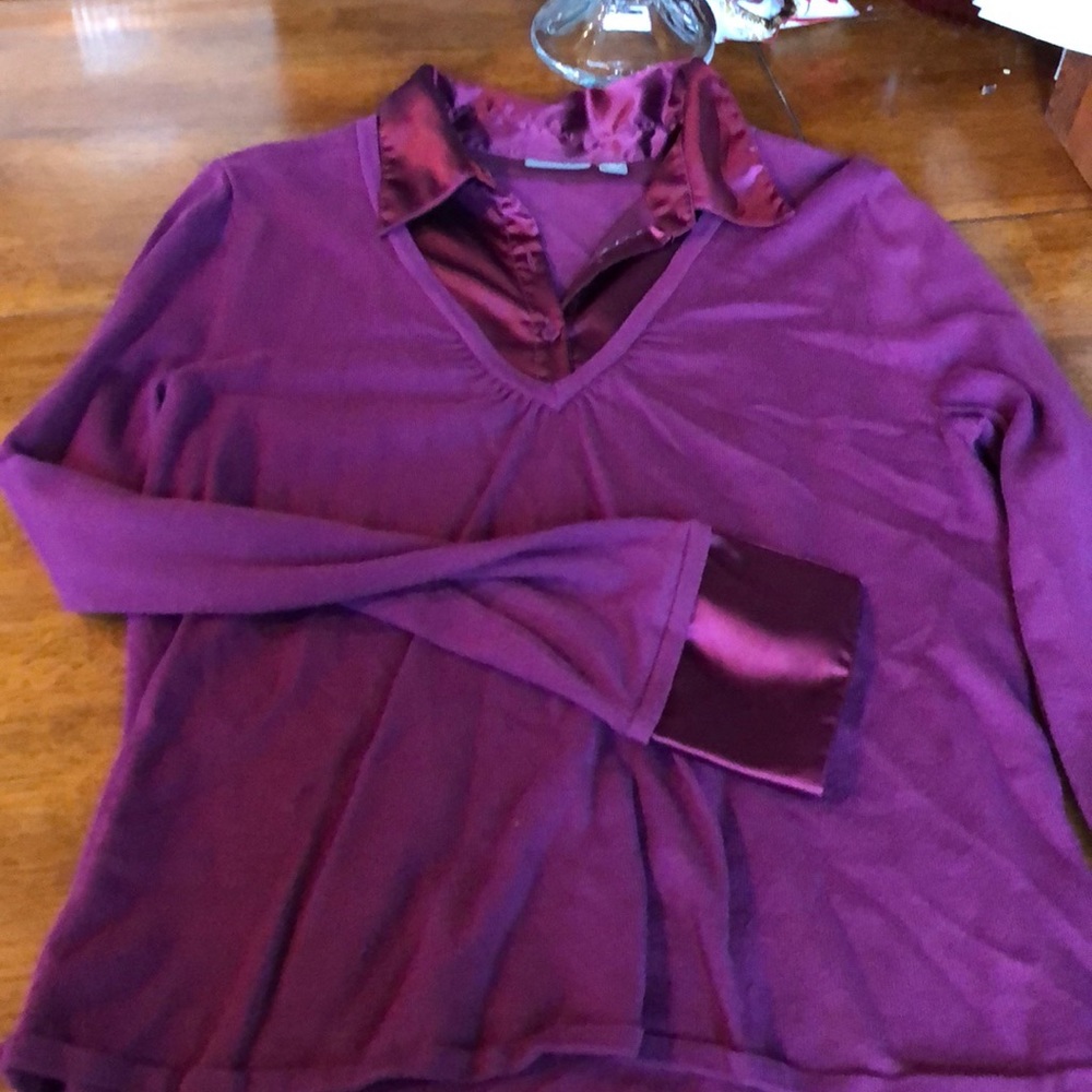 Long sleeve sweater with satin collar and trim